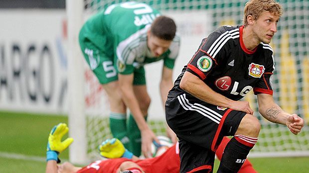 
                <strong>Stefan Kießling (Bayer Leverkusen)</strong><br>
                Ebenfalls 2014/2015 trifft Stefan Kießling wie er will. Bei der SV Alemannia Waldalgesheim gewinnt Bayer Leverkusen mit 6:0, allein fünf Mal jubelt der Mittelstürmer.
              