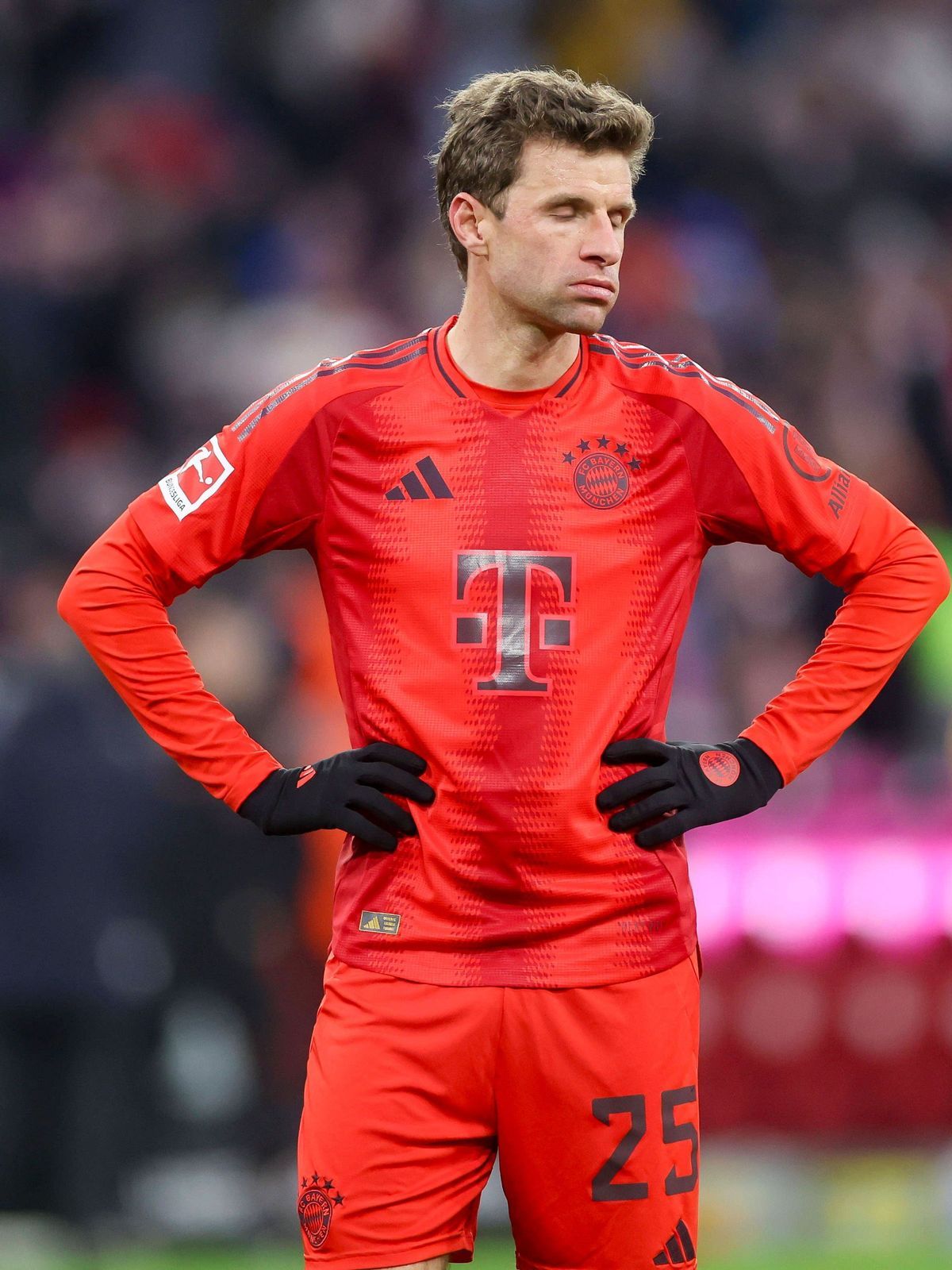 Thomas Mueller (FC Bayern Muenchen) schaut enttaeuscht, Bundesliga, FC Bayern München v Holstein Kiel, Allianz Arena am 01. February 2025 in München, Deutschland. (Foto von Marco Steinbrenner DeFod...