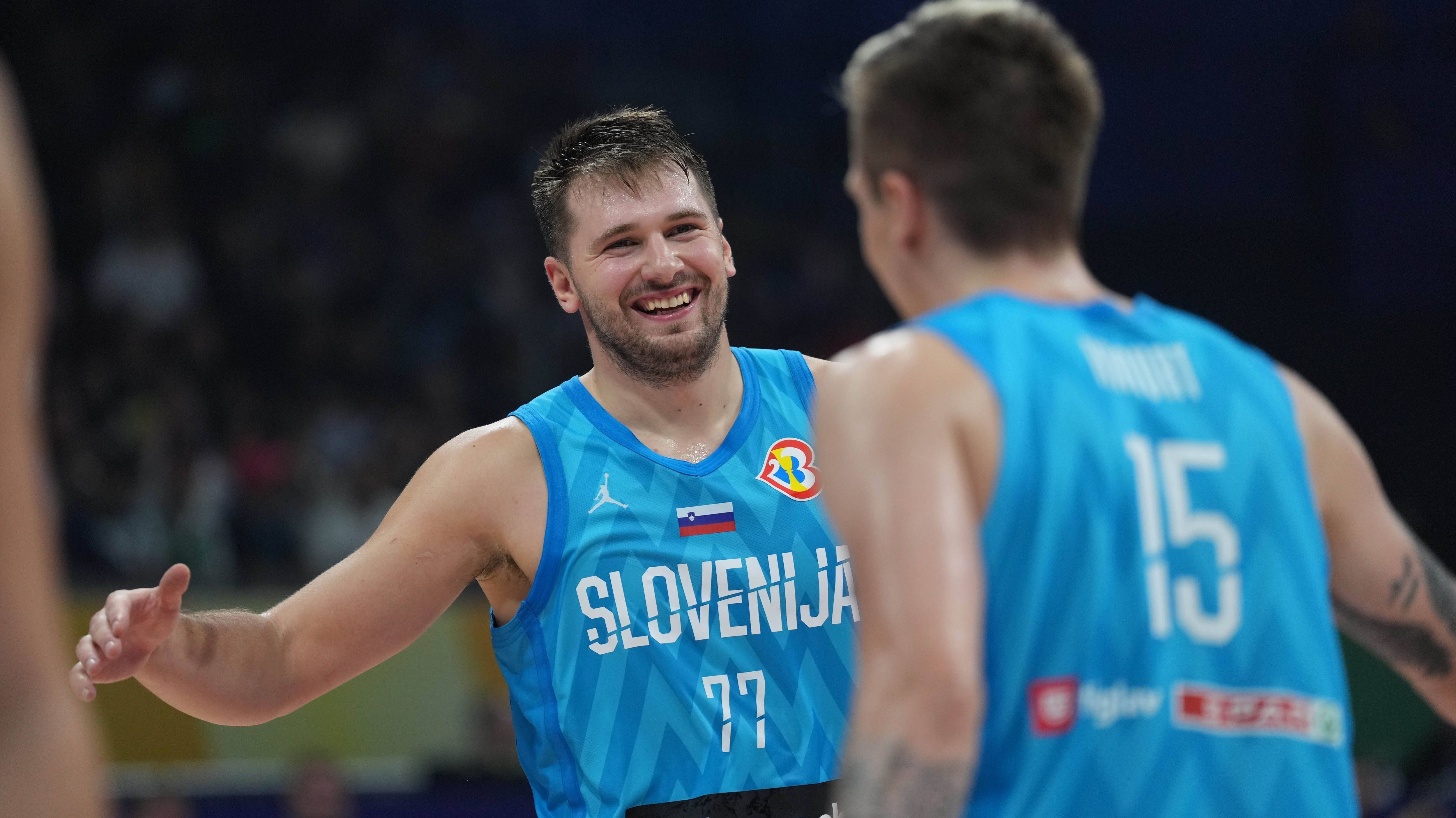 <strong>Platz 11: Slowenien (vorher Platz 7)</strong><br>Mit NBA-Star Luka Doncic verlief die WM mit Platz sieben solide, allerdings waren die Hoffnungen noch ein bisschen größer, da er der prominenteste Spieler bei der WM war. In der Rangliste geht es erstmal ein paar Positionen zurück.