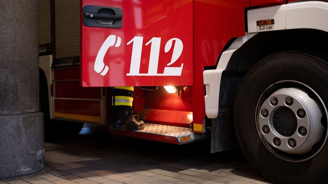 Bis in den Morgen musste die Feuerwehr den Brand löschen.