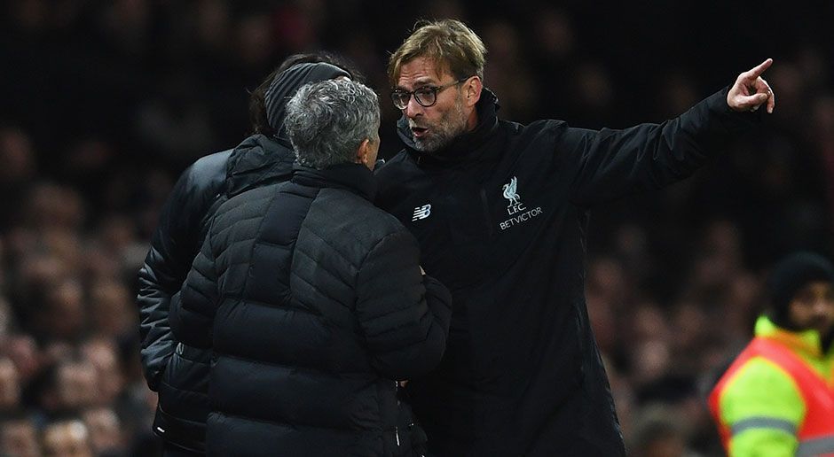 
                <strong>Jose Mourinho vs. Jürgen Klopp</strong><br>
                Jose Mourinho (Manchester United) und Jürgen Klopp (FC Liverpool) könnten unterschiedlicher nicht sein. Doch eines haben sie gemeinsam: Beide sorgen regelmäßig mit ihren Sprüchen für Unterhaltung. Vor dem Showdown in der Premier League (Samstag ab 13:30 Uhr im Liveticker) zwischen dem Zweiten und Dritten der Tabelle präsentiert ran.de die besten Sprüche der Star-Trainer.
              