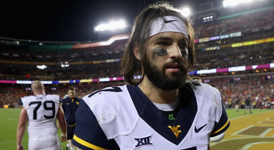 
                <strong>Will Grier - University of West Virginia</strong><br>
                Will Grier spielt eine gute Saison und wäre eigentlich ein Kandidat für die ersten Runden. Allerdings verletzte er sich im letzten Spiel am Finger und musste operiert werden. 2015 wurde ihm außerdem der Gebrauch von Steroiden nachgewiesen, was bei den meisten Franchises nicht gut ankommen dürfte. Ein Pick im diesjährigen Draft ist daher fraglich.
              