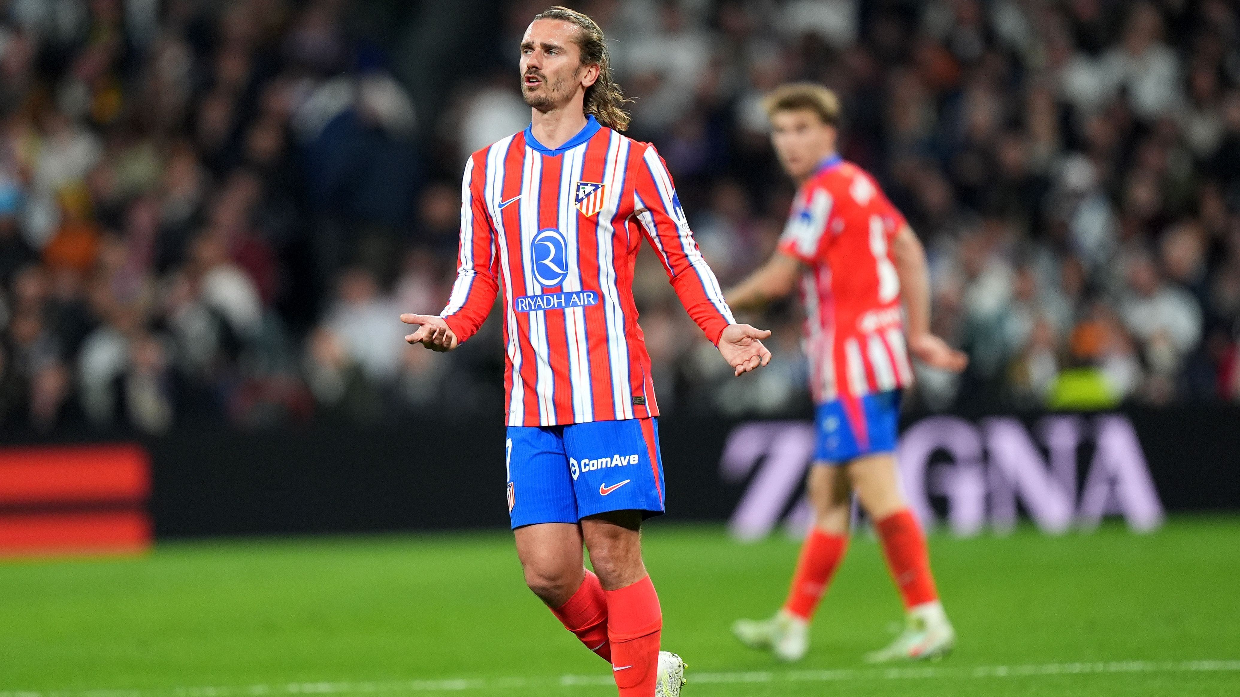 <strong>Antoine Griezmann (Atletico Madrid)</strong><br>... unter anderem auf seine französischen Landsleute Olivier Giroud und Hugo Lloris treffen. Auf Spielerseite sollen die Verhandlungen zwischen Griezmann und den Kaliforniern bereits weit vorangeschritten sein. Zudem würde Atletico dem noch bis 2026 gebundenen Ex-Weltmeister wohl aufgrund seiner Verdienste um den Klub keine Steine in den Weg legen. Mit Unterbrechung steht Griezmann bei Atletico seit neun Jahren unter Vertrag.