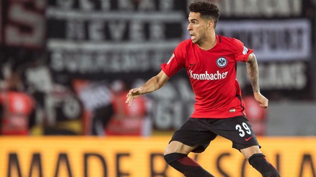 
                <strong>Omar Mascarell</strong><br>
                Mit einer kolportierten Ablösesumme von einer Million Euro war Omar Mascarell ein Schnäppchen für Eintracht Frankfurt. Der 24-Jährige spielte in der Jugend für Real Madrid, konnte sich schlussendlich aber nicht bei den "Königlichen" durchsetzen. Deshalb wurde Mascarell mehrere Male ausgeliehen, ehe er 2016 von den Hessen gekauft wurde. Vor seiner Achillessehnen-Verletzung war er Stammkraft bei den Frankfurtern. Zuletzt gab es Gerüchte um mehrere Interessenten, unter anderem Wolfsburg. Mascarells Vertrag läuft noch bis 2019.
              