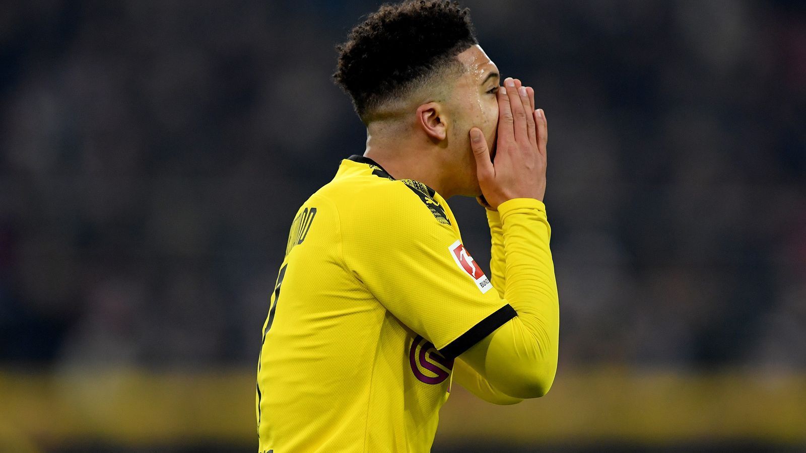 
                <strong>Jadon Sancho</strong><br>
                Betritt nach der Halbzeitpause den Rasen und verleiht dem Dortmunder Spiel nicht die wahrscheinlich von Favre gewünschte Leichtigkeit und Spritzigkeit. Kreiert nur wenige Aktionen. ran-Note: 4
              