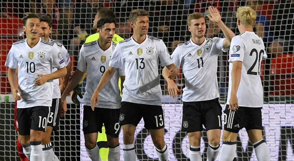 
                <strong>Das DFB-Team in der Einzelkritik</strong><br>
                Siebtes Spiel, siebter Sieg: Die deutsche Nationalmannschaft setzt den Siegszug in der WM-Quali auch in Tschechien fort. Nach einem mäßigen Auftritt gewinnt die Mannschaft mit 2:1 (1:0). ran.de hat die DFB-Elf benotet.
              