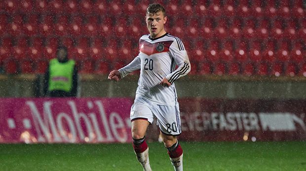 
                <strong>Max Meyer (WM 2014)</strong><br>
                Max Meyer (WM 2014): Als 18-Jähriger war Schalkes Max Meyer in den vorläufigen WM-Kader 2014 berufen. Den Titelgewinn verpasste er aber, da er als einer von vier Spielern nicht den Sprung ins finale Aufgebot schafft.
              