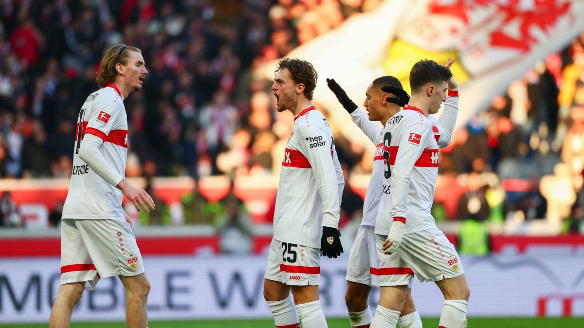 01.02.2025 Deutschland, Stuttgart Fußball Bundesliga, Saison 2024 2025, VfB Stuttgart vs. Borussia Mönchengladbach, Jacob Bruun Larsen (VfB) jubelt nach dem Tor zum 1:1 Gemäß den Vorgaben der DFL D...