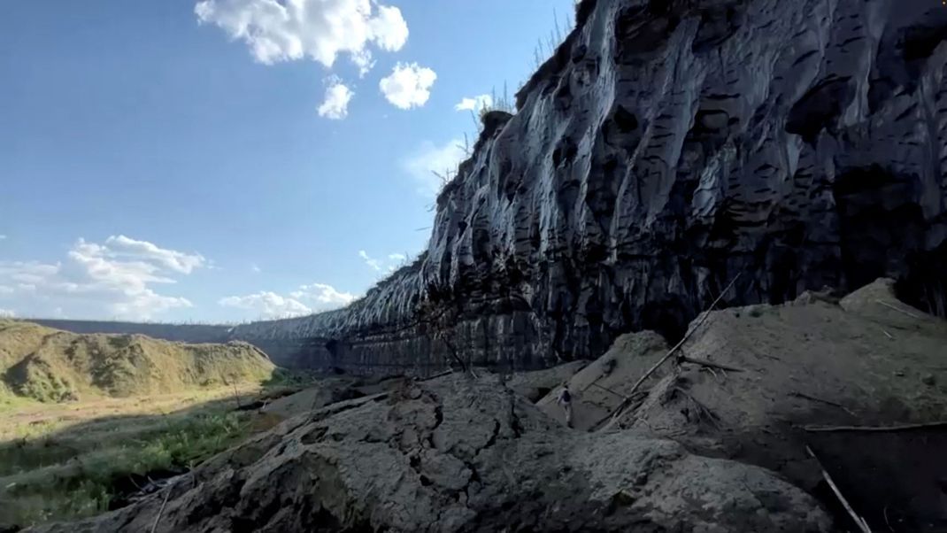 CLIMATE-CHANGE/RUSSIA-CRATER