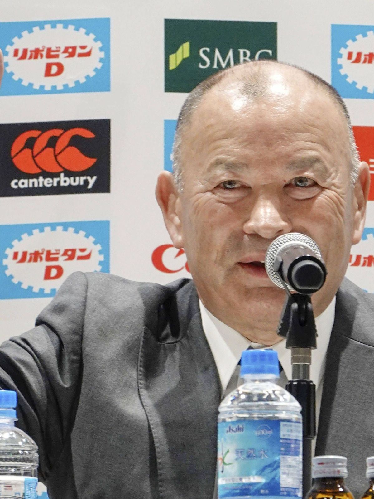 Rugby: Jones to lead Brave Blossoms again Eddie Jones gestures at a press conference, PK, Pressekonferenz in Tokyo on Dec. 14, 2023, as the 63-year-old is introduced by the Japan Rugby Football Uni...