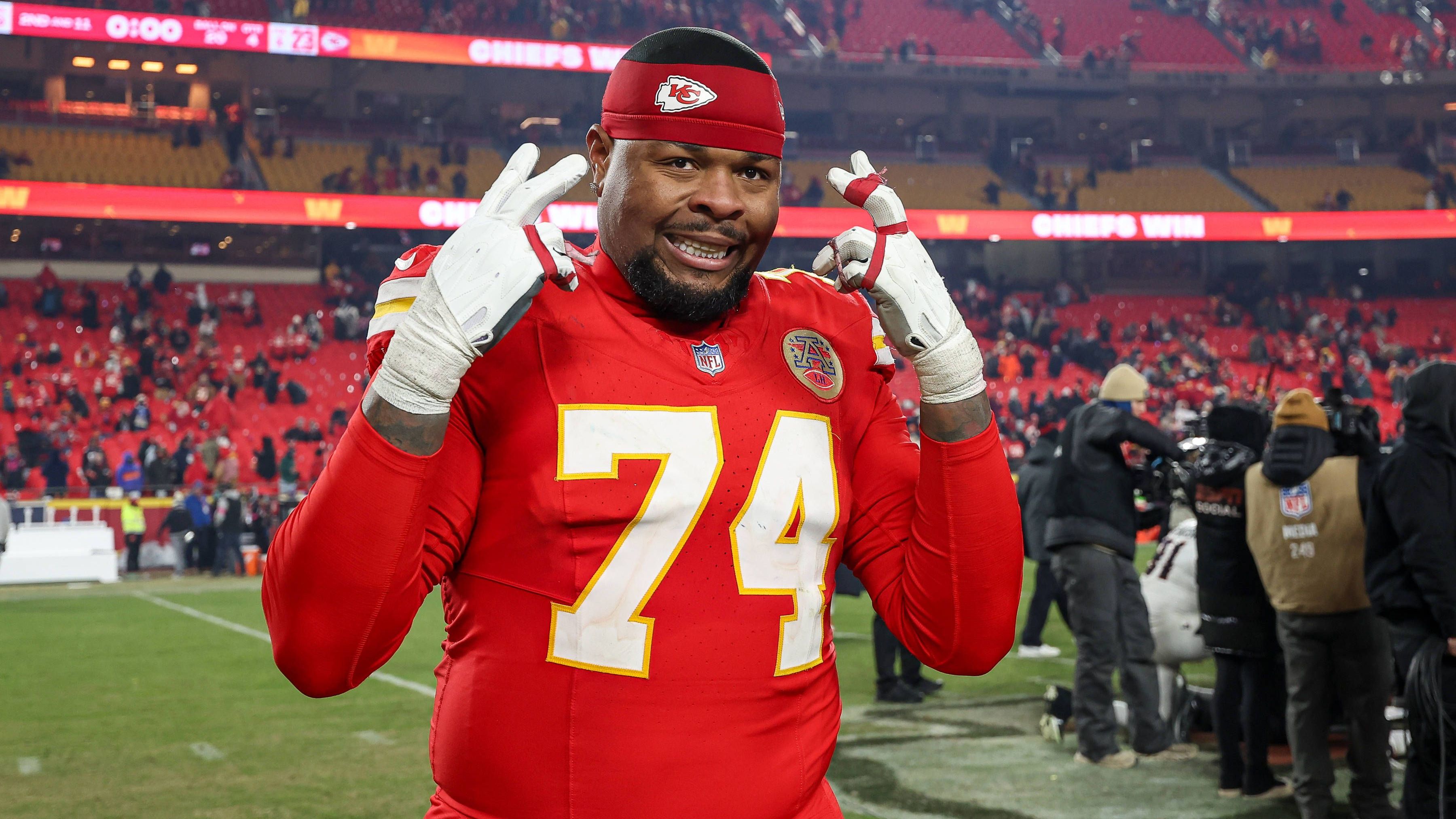 <strong>Kansas City Chiefs: Jawaan Taylor (Offensive Tackle)<br></strong><strong>Vertragdetails</strong>: 4 Jahre, 80 Millionen US-Dollar<br>Seit seiner Ankunft bei den Chiefs vor zwei Jahren hat Taylor über 30 Penalties gesammelt und zwölf Sacks zugelassen. Der Right Tackle ist bestenfalls ein durchschnittlicher Starter. Die Chiefs bezahlen ihn aber wie einen Star-Spieler.