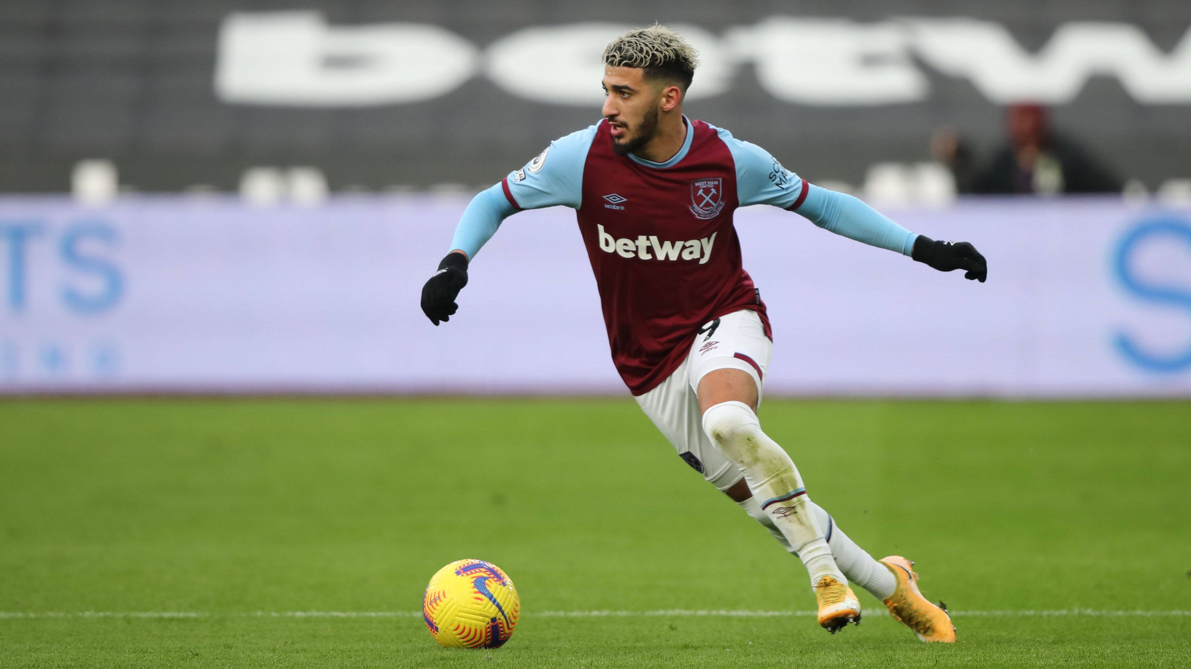 
                <strong>Said Benrahma (West Ham United)</strong><br>
                Schon im Sommer liebäugelte West Ham United mit einer Verpflichtung des Algeriers. Es entwickelten sich zähe Verhandlungen an dessen Ende Benrahma zunächst vom FC Brentford ausgeliehen wurde. Nun greift die Kaufpflicht und West Ham überweist einen Betrag von 23,1 Millionen Euro an den Zweitligisten. Der 25-Jährige kommt meist auf der Linksaußen-Position zum Einsatz
              