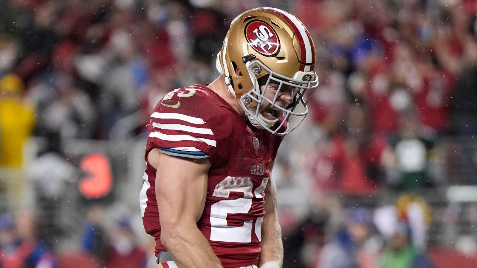 <strong>Gewinner: Christian McCaffrey (San Francisco 49ers)</strong><br>Quarterback Brock Purdy hat ein Bisschen gebraucht, um ins Spiel zu kommen. Mit einem bärenstarken Drive im kritischsten Moment der Partie führte das "Schweizer Taschenmesser" die Niners dann aber zum Sieg. "CMC" ist - eigentlich wie immer solange er fit ist - die Konstanz in Person. Er lieferte beim 24:21-Erfolg über die Green Bay Packers mit zwei Touchdowns und vielen starken Momenten als Running Back und Wide Receiver ab.