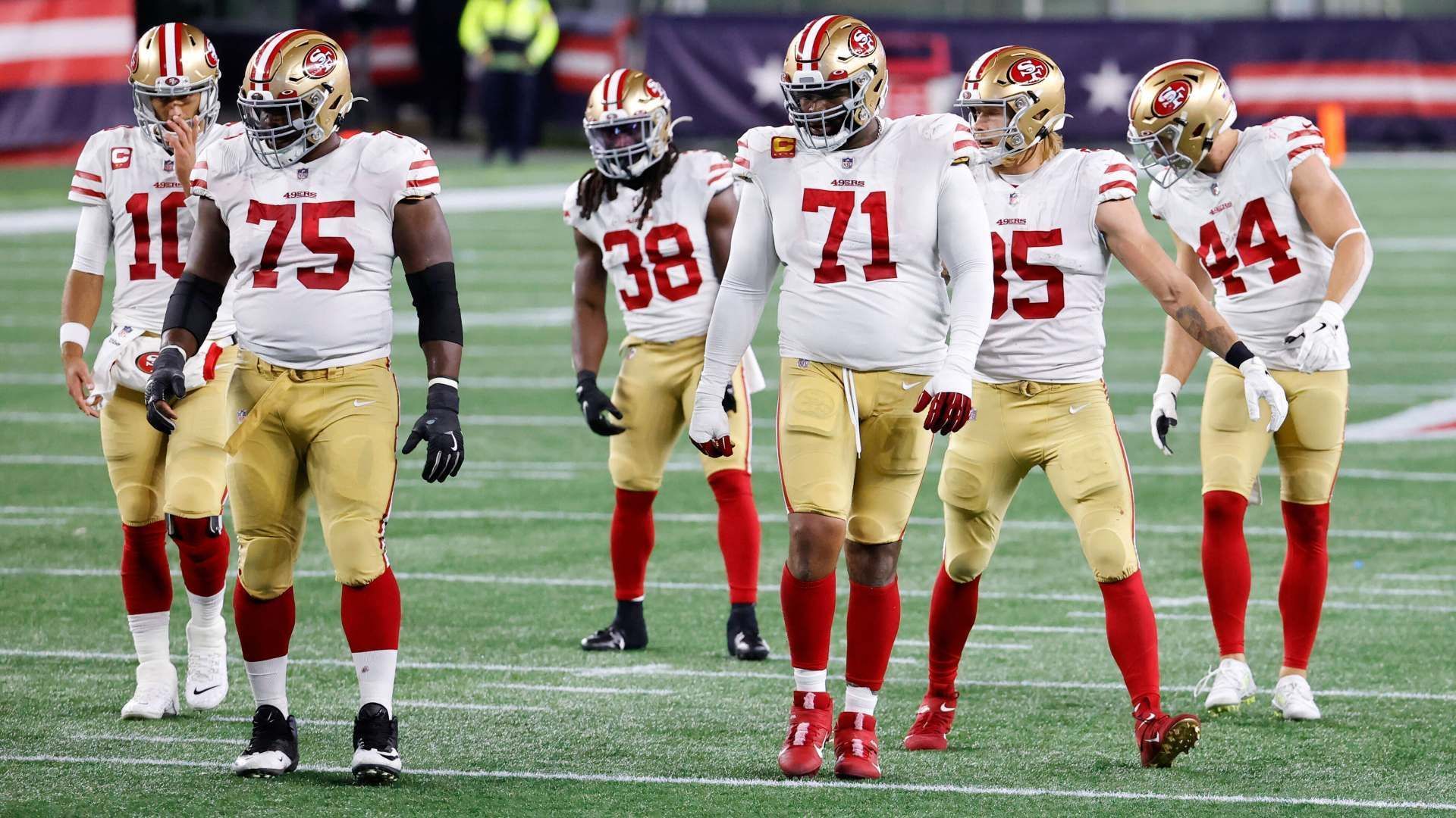 
                <strong>Platz 7: San Francisco 49ers</strong><br>
                Aufgrund des laufintensiven Ansatzes muss sich Head Coach Kyle Shanahan auf seine "Big Guys" besonders im Run-Blocking verlassen können. Da passt es gerade recht, dass die Niners Left Tackle Trent Williams in ihren Reihen haben, den besten Run-Blocking-Tackle der vergangenen Spielzeit. Direkt dahinter befindet sich Right Tackle Mike McGlinchey, der die Räume im Laufspiel ebenfalls außergewöhnlich gut freiblocken kann. Auf der Center Position haben sich Shanahan und Co. mit Alex Mack von den Atlanta Falcons verstärkt, der in seiner Karriere bereits mit dem 49ers-Coach zusammengearbeitet hat. Ein kleines Fragezeichen gibt es bei den Guards, hier soll Zweitrunden-Pick Aaron Banks so schnell wie möglich in die Starterrolle wachsen. 
              