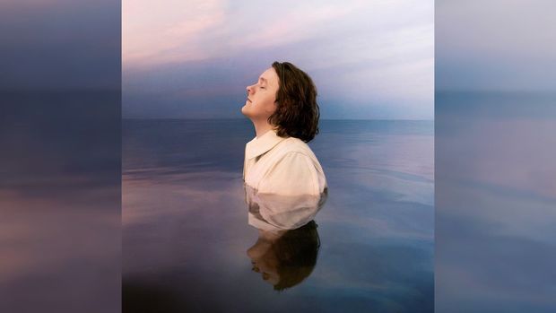 Lewis Capaldi fordert „Forget Me“ – und macht einem genau das schwer