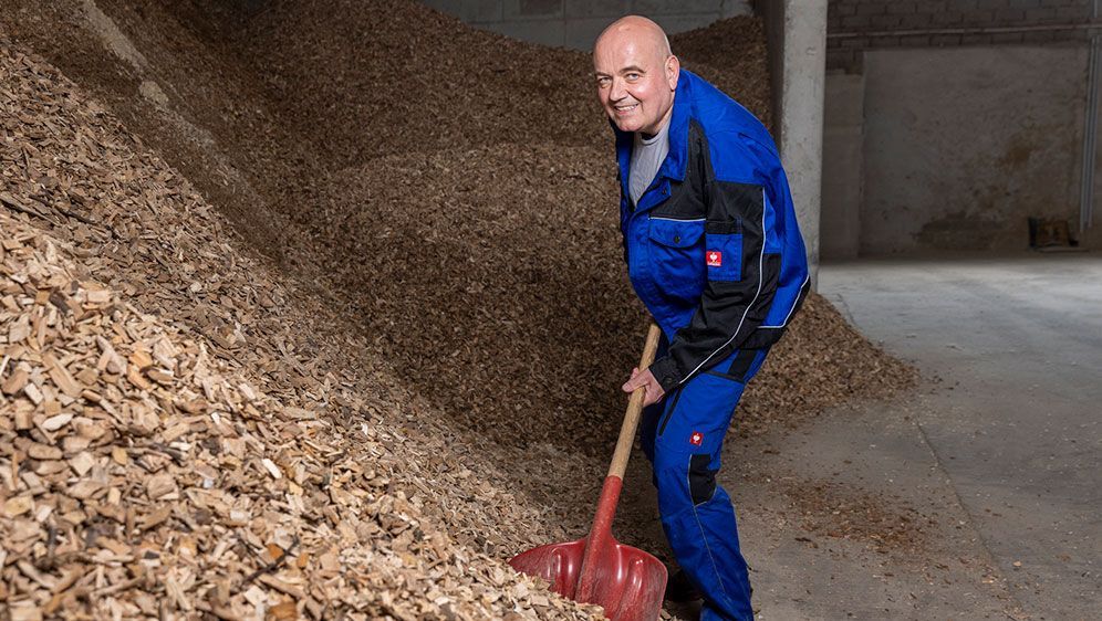 Erwins Hof umfasst ca. 40 Hektar Acker und 23 Hektar Wald. Zudem hat er 2000 Quadratmeter Stallflächen.