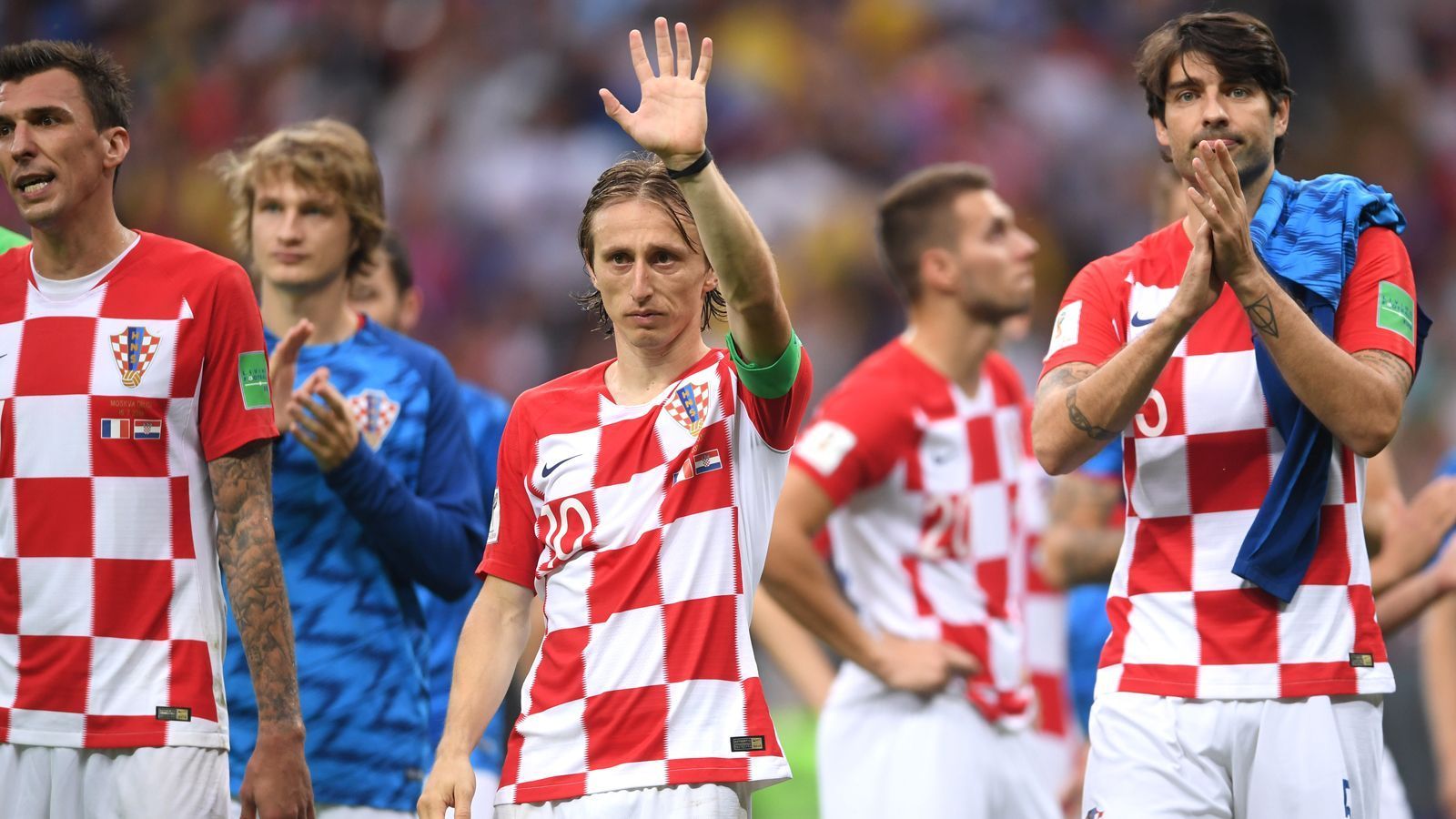 
                <strong>Kroatien trauert</strong><br>
                Die Kroaten sind dagegen am Boden zerstört. Kleiner Trost: Luka Modric wurde von der FIFA zum besten Spieler der WM gekürt.
              