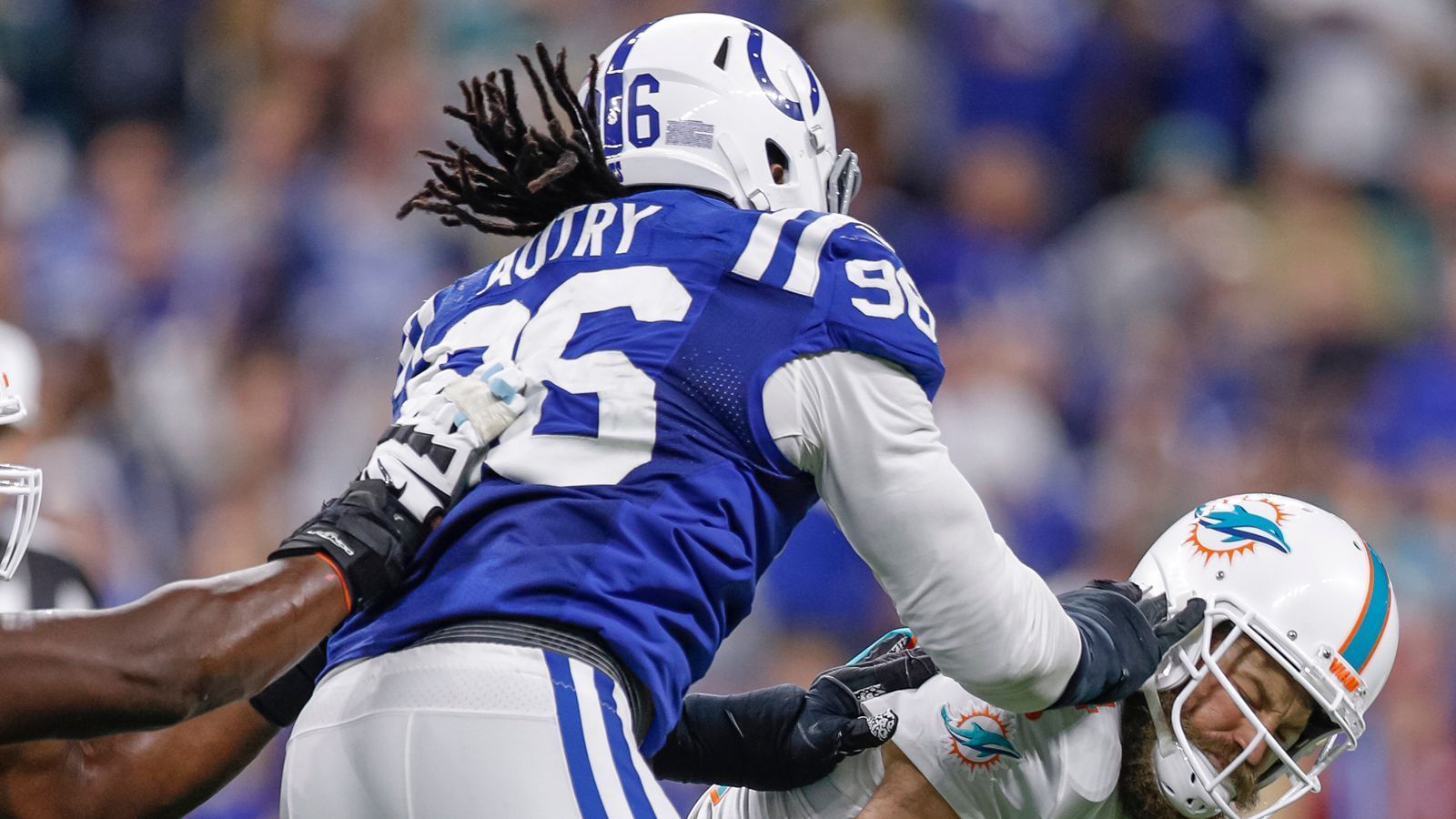 
                <strong>Platz 10: Indianapolis Colts - 327,6 zugelassene Yards pro Spiel</strong><br>
                Angeführt von Linebacker Darius "The Maniac" Leonard liefern die Indianapolis Colts ab. Besonders die Passverteidigung blüht mit 223,2 zugelassenen Yards auf - ein bombastischer Wert, auch wenn acht Teams sogar noch besser sind.Turnover: 11 - Interceptions: 6 / Fumbles: 5  Sacks: 23zugelassene Punkte pro Spiel: 21,4
              