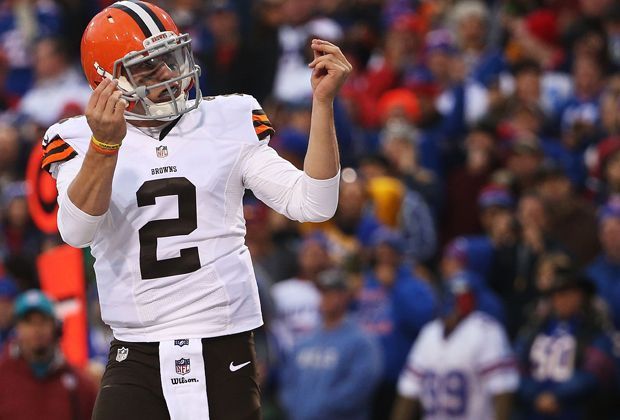 
                <strong>Buffalo Bills - Cleveland Browns 26:10</strong><br>
                Immerhin: Johnny Football Manziel gelingt der erste Touchdown seiner NFL-Karriere und feiert ihn entsprechend mit seiner Money-Geste.
              