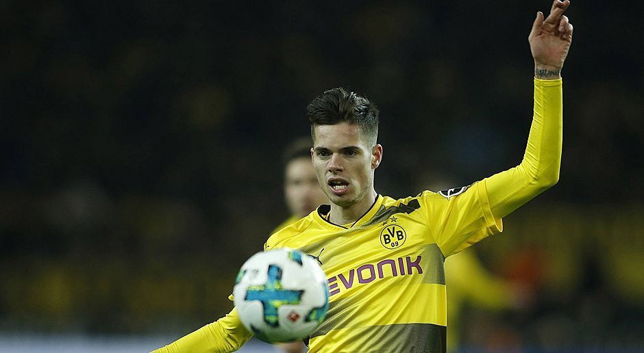 
                <strong>Gewinner: Julian Weigl</strong><br>
                Der Ballverteiler im Mittelfeld spürt endlich wieder das Vertrauen und ist für das Aufbauspiel ähnlich wichtig wie zu Zeiten von Thomas Tuchel. Während sich der fünfmalige Nationalspieler unter Bosz immer mal wieder auf der Bank wiederfand, darf Julian Weigl im System von Peter Stöger wieder Julian Weigl sein. Heißt: Die Passmaschine läuft auf vollen Touren. So dürfte seine Rückkehr in die DFB-Auswahl eigentlich nur eine Frage der Zeit sein.
              