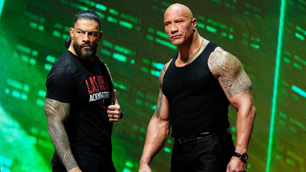 Werden Roman Reigns (l.) und Dwayne "The Rock" Johnson Teil von "WWE SummerSlam 2024" sein?