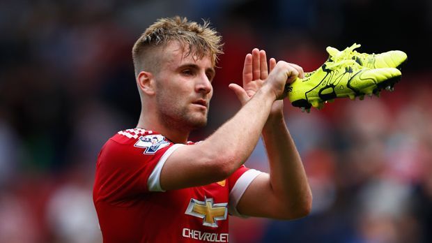 
                <strong>Luke Shaw (Manchester United)</strong><br>
                Luke Shaw (Manchester United): Es war der Schocker in der Gruppenphase der Champions League. Luke Shaw brach sich in der Partie gegen die PSV Eindhoven nach einer Grätsche von Hector Moreno doppelt das Schienbein. Seit September 2015 konnte der 20-Jährige kein Spiel mehr bestreiten. Der Linksverteidiger kehrt zur neuen Spielzeit zurück.
              