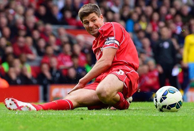 
                <strong>Steven Gerrard - Abschied vom FC Liverpool</strong><br>
                Gerrard wie eh und je, er kämpft und ackert. Am Ende meint es der Fußball-Gott nicht gut mit ihm: Liverpool verliert. An diesem Tag ist das jedoch nur eine Randnotiz...
              