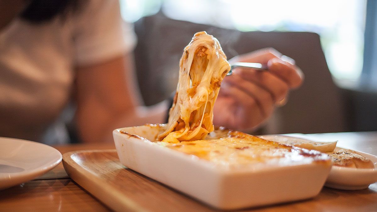 Lasagne können Sie bereits am Vortag zubereiten, denn am nächsten Tag schmeckt das Gericht noch besser. Probieren Sie es aus!