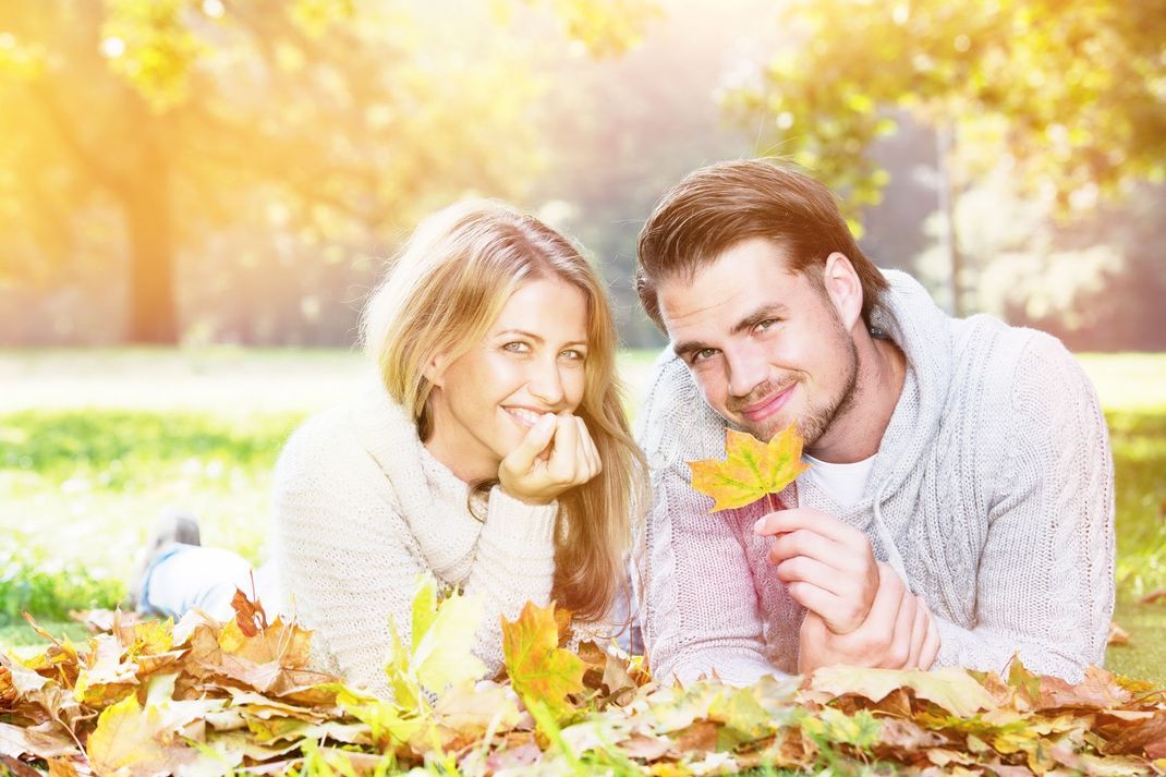 Sie möchten eine Krebs-Frau erobern? Dann sollten Sie wissen, dass dieses Sternzeichen viel Zuneigung und Romantik braucht.