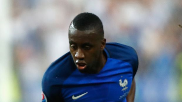 
                <strong>Blaise Matuidi (Frankreich)</strong><br>
                Blaise Matuidi (Frankreich): Der Mann von Paris Saint Germain konnte sich in der ersten Hälfte nicht wirklich auszeichnen und lieferte eine unauffällige Partie ab. In der Defensive überzeugte er zumeist, konnte das französische Angriffsspiel aber nicht wirklich vorantreiben. ran-Note: 4
              