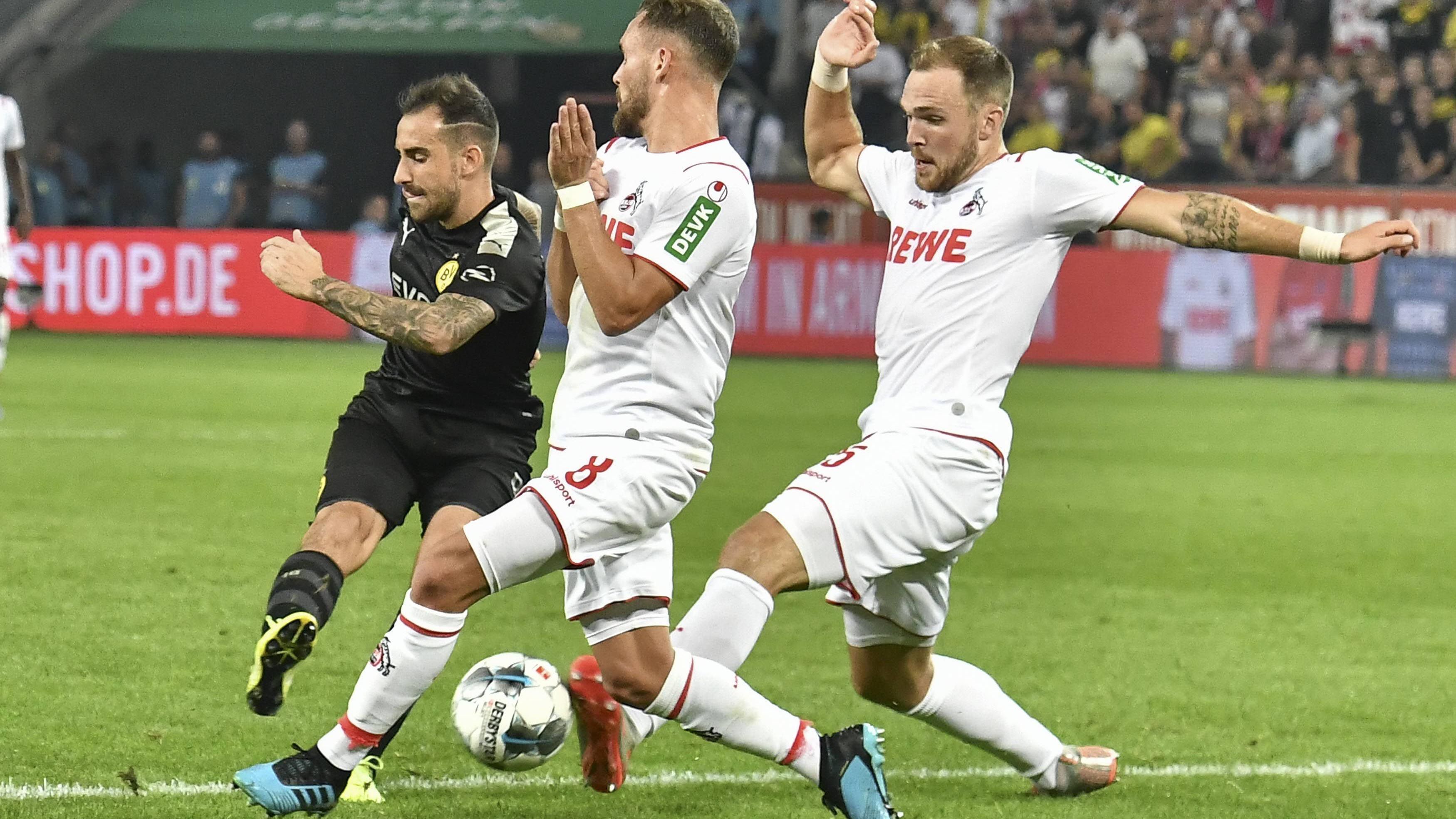 
                <strong>Paco Alcacer</strong><br>
                Die ersten 45 Minuten schaut der Spanier fast nur zu, die Dortmunder können ihn kaum ins Spiel einbinden. Fast aus dem Nichts kommt dann in der 55. Minute seine Riesen-Chance, doch Horn reagiert blitzschnell und pariert. Immerhin: Der Stürmer arbeitet nach dem Unentschieden mit nach hinten und gibt alles für den Dortmunder Sieg. Steht in der Nachspielzeit goldrichtig, als er den Weg beim Konter an der Seite von Sancho mitgeht und nach der Vorarbeit nur noch einschieben muss. ran-Note: 3
              