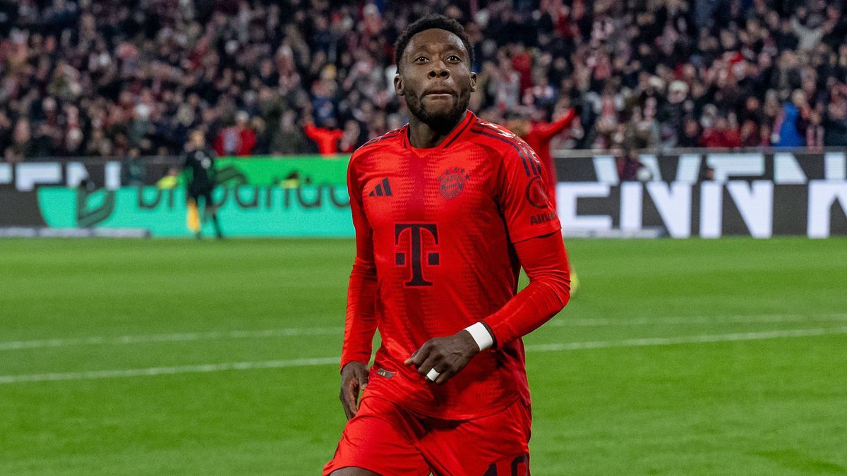 Alphonso Davies (FC Bayern Muenchen, 19) bejubelt sein Tor zum 5:1. GER, FC Bayern Muenchen vs. RB Leipzig, Fussball, Bundesliga, 15. Spieltag, Spielzeit 2024 2025, 20.12.2024. (DFL DFB REGULATIONS...