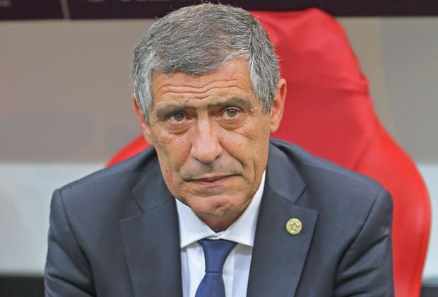 
                <strong>Griechenland</strong><br>
                Der Europameister von 2004 setzt sich in den Play-Offs gegen Rumänien durch und schafft nach 2010 erneut die Qualifikation für die WM-Endrunde. Für Trainer Fernando Manuel Costa Santos geht es bei der WM nur um das Erreichen der K.o.-Runde.
              