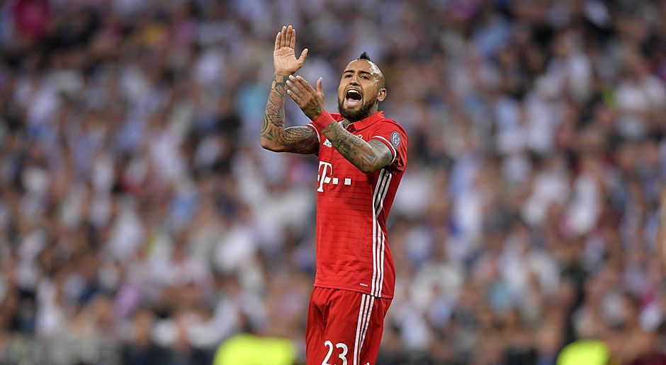 
                <strong>Arturo Vidal</strong><br>
                Dummes Foul am Anfang am eigenen Strafraum, wenig später eine gute Chance mit einem Schuss von der Strafraumgrenze, der knapp über das Tor geht. Der Chilene wandelt schon früh in der zweiten Halbzeit durch ungestümes Einsteigen an der Grenze zum Platzverweis und zeigt sich auch danach nicht gerade smart. Bitter, dass er dann ausgerechnet für ein faires Einsteigen in der 84. Minute mit Gelb-Rot vom Platz muss. Wie schon im Hinspiel der Knackpunkt im Bayern-Spiel. ran-Note: 5
              