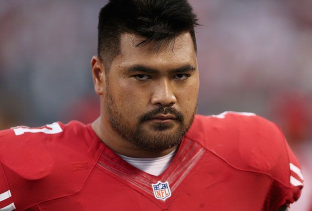 
                <strong>Mike Iupati</strong><br>
                Mike Iupati wechselt von den San Francisco 49ers zu den Arizona Cardinals. Bei den Cardinals erhält er einen Fünfjahresvertrag, dotiert mit 40 Millionen Dollar.
              