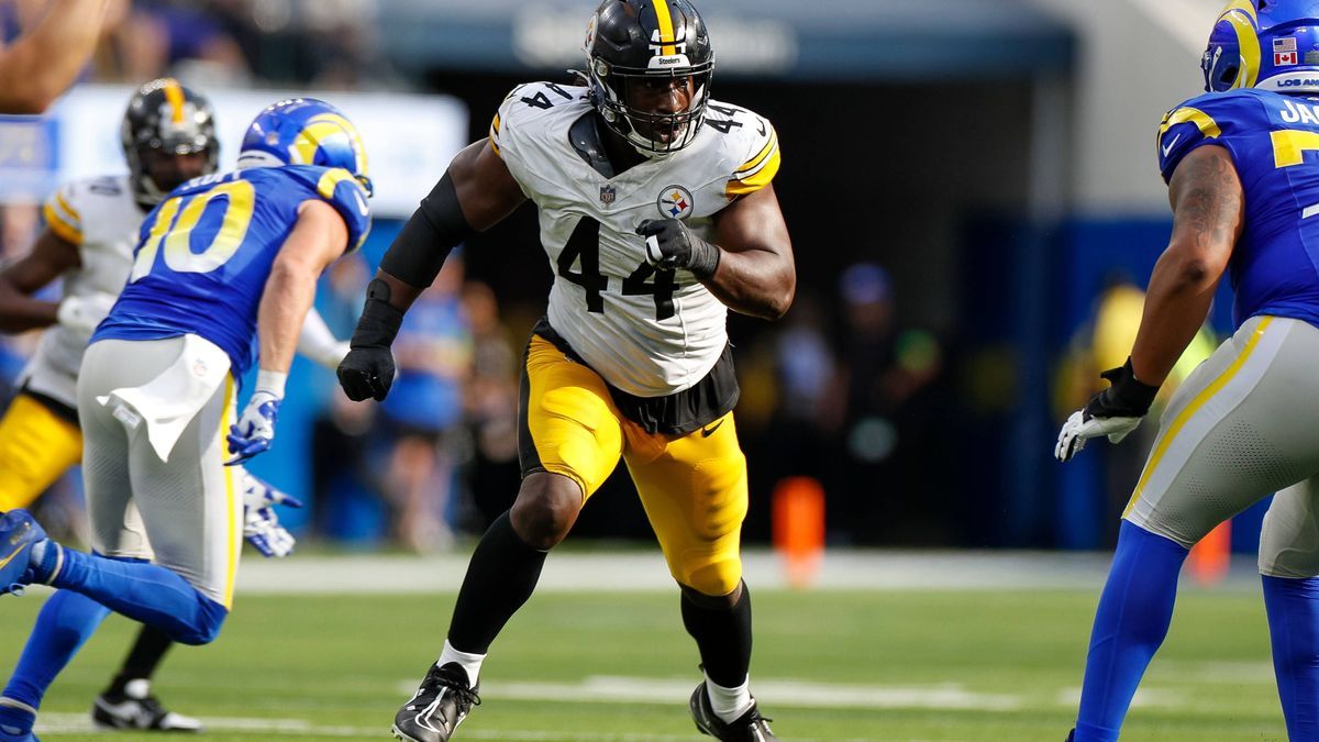 INGLEWOOD, CA - OCTOBER 22: Pittsburgh Steelers linebacker Markus Golden (44) rushes during an NFL, American Football Herren, USA regular season game between the Pittsburgh Steelers and the Los Ang...