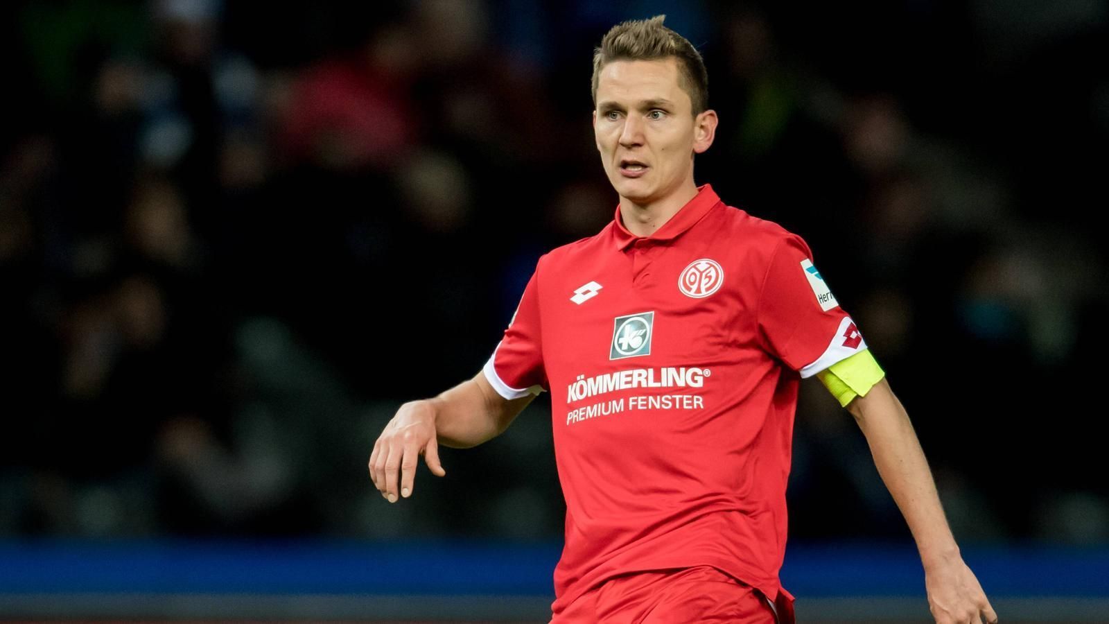 
                <strong>FSV Mainz 05: Niko Bungert</strong><br>
                Im Team seit: Juli 2008Kapitän seit: 2016
              