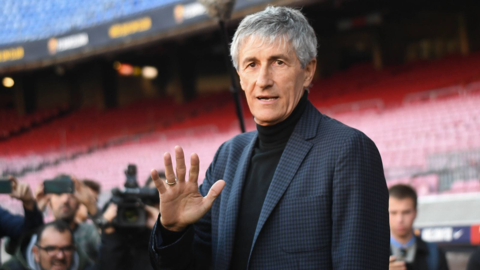 
                <strong>Setien-Debüt gegen Aufsteiger Granada </strong><br>
                Seit Debüt als Cheftrainer wird Setien am kommenden Sonntag beim Gastspiel von Aufsteiger FC Granada im Camp Nou geben, wo Barca bekanntlich seit 14 Monaten ungeschlagen ist.
              