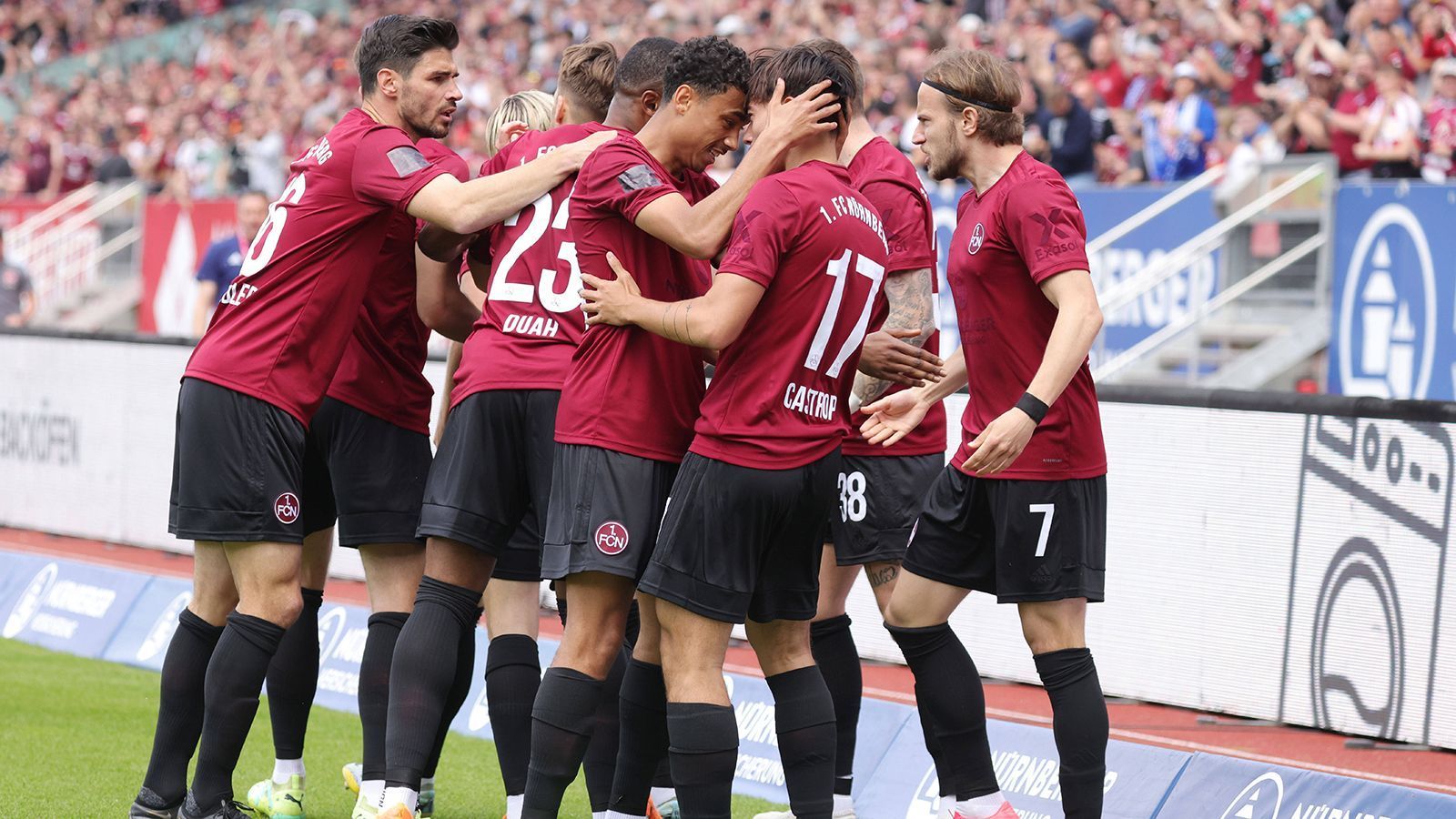 
                <strong>Klassenerhalt? 1. FC Nürnberg (15. Tabellenplatz, 35 Punkte)</strong><br>
                • 1. FC Nürnberg - Hansa Rostock (<a href="/datenbank/fussball/2-bundesliga/ma9418202/1-fc-nuernberg_hansa-rostock/liveticker" data-url-id="52118">Sa., ab 13 Uhr im Liveticker</a>)<br>Dem 1. FC Nürnberg steht ein wichtiges Spiel gegen Konkurrent Hansa Rostock bevor. Wenn alles glatt läuft, kann sich der Club am 33. Spieltag vor der Relegation retten. Allerdings trennen Nürnberg und Bielefeld nur zwei Punkte. Ein direkter Abstieg kann nicht mehr passieren - zur Erleichterung des Vereins und der FCN-Fans.• Relegation verhindert, wenn Nürnberg gewinnt <strong>und</strong> Bielefeld maximal unentschieden spielt&nbsp;<br>
              