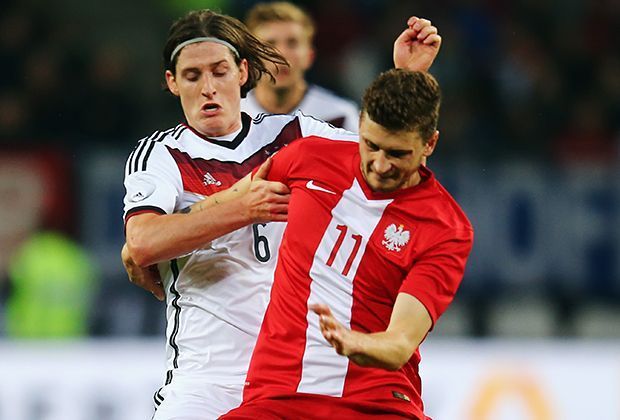 
                <strong>Sebastian Rudy</strong><br>
                Der Hoffenheimer zählt mit seinen 24 Jahren zu den erfahrensten Spielern auf dem Platz. Zwar ist es sein erstes Länderspiel, doch immerhin kann Rudy 125 Bundesliga-Spiele vorweisen. 
              