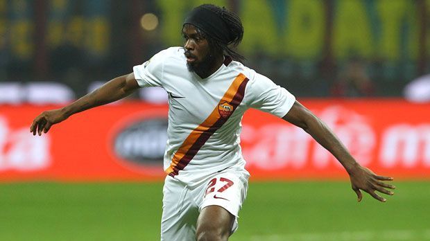 
                <strong>Gervinho</strong><br>
                Einen ganz außergewöhnlichen Wunsch äußerte Gervinho bei Vertragsgesprächen mit Al-Jazira. Er wollte einen Privatstrand für sich und seine Familie in Abu Dhabi. Zudem forderte der Ivorer einen Helikopter, Unterbringung für seine Großfamilie und regelmäßige Gratisflüge in seine Heimat. Wenig überraschend: Der Deal scheiterte.
              