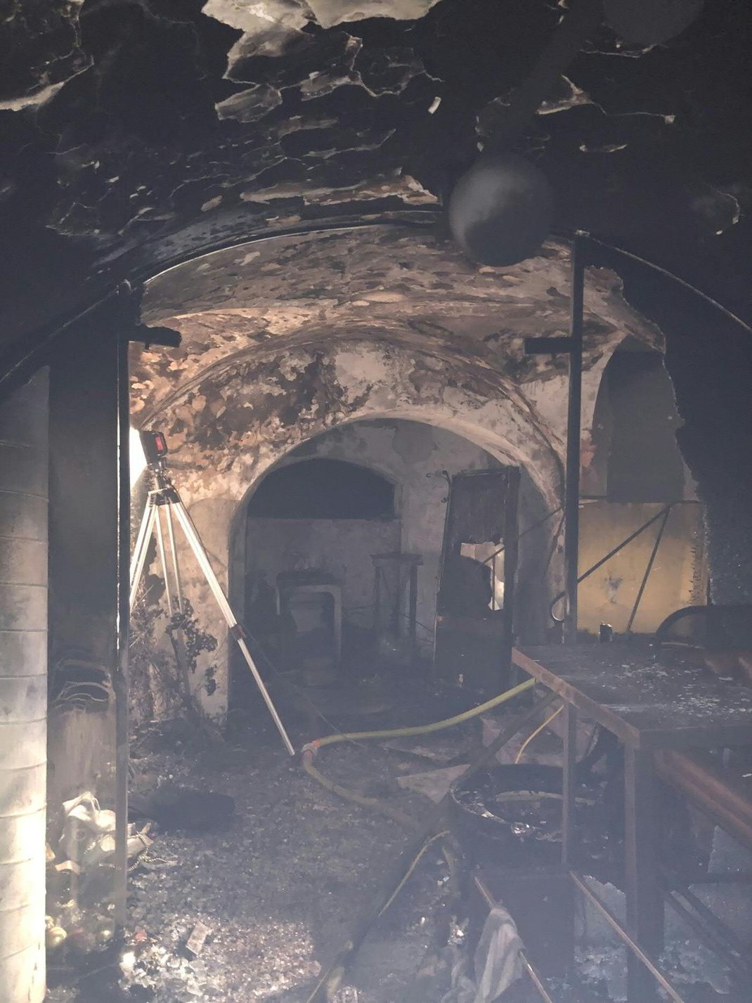 Dieses von der Berufsfeuerwehr Graz zur Verfügung gestellte Foto zeigt die Folgen des Brandes in der Silvesternacht in einem Lokal in der Grazer Sporgasse.