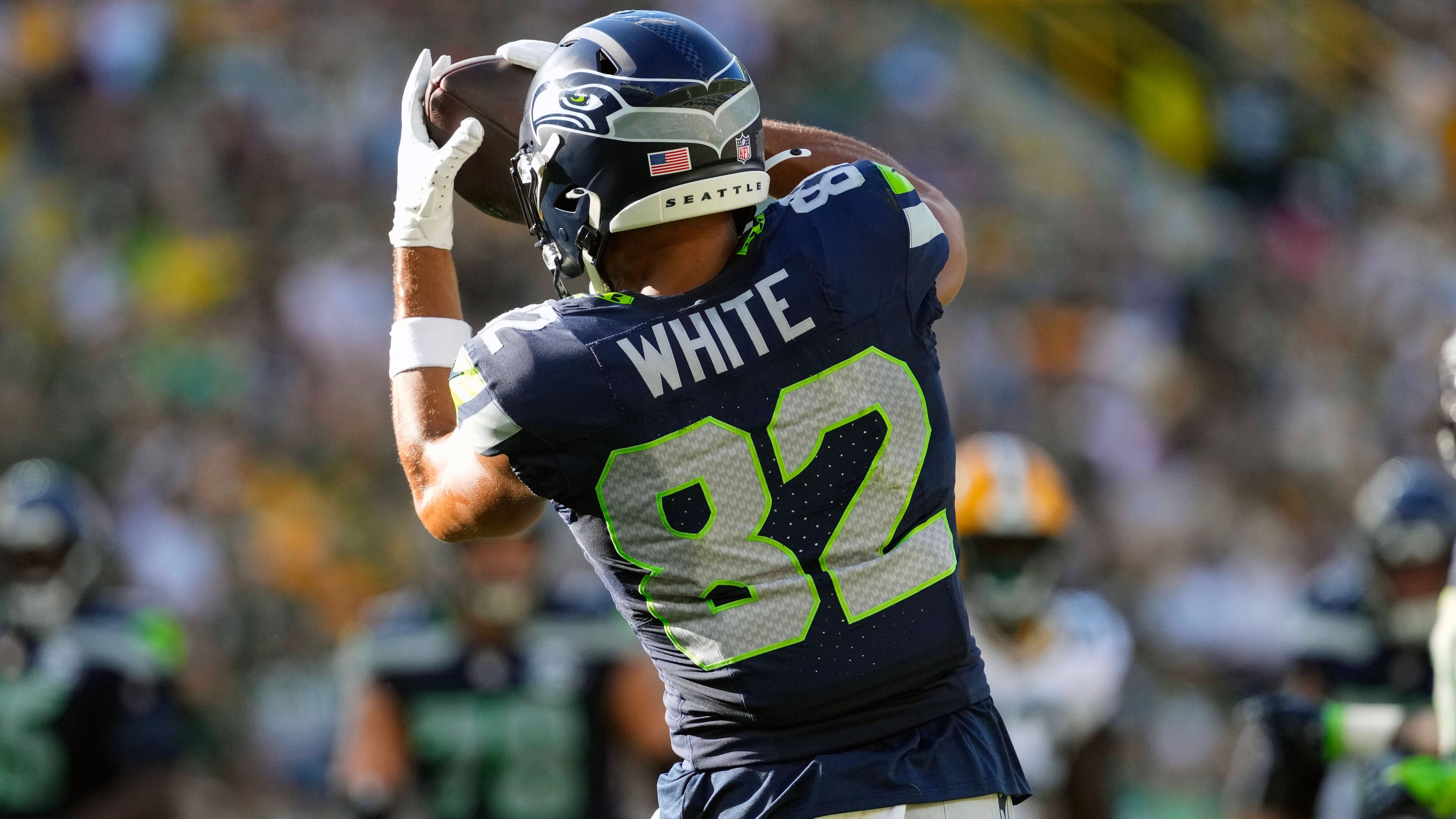 <strong>Seattle Seahawks</strong><br>Sam Darnold durfte in Week 2 mit seiner Starter-Offense gleich mal zeigen, was er kann. RB Zach Charbonnet macht sich gut und könnte der Läufer mit den meisten Snaps zu Beginn der Saison werden. Die Hawks sind eingespielt, trotz diverser Neuzugänge. Gute Vorbereitung. Bilanz: 1-1-1.<br><strong>Note: 2-</strong>