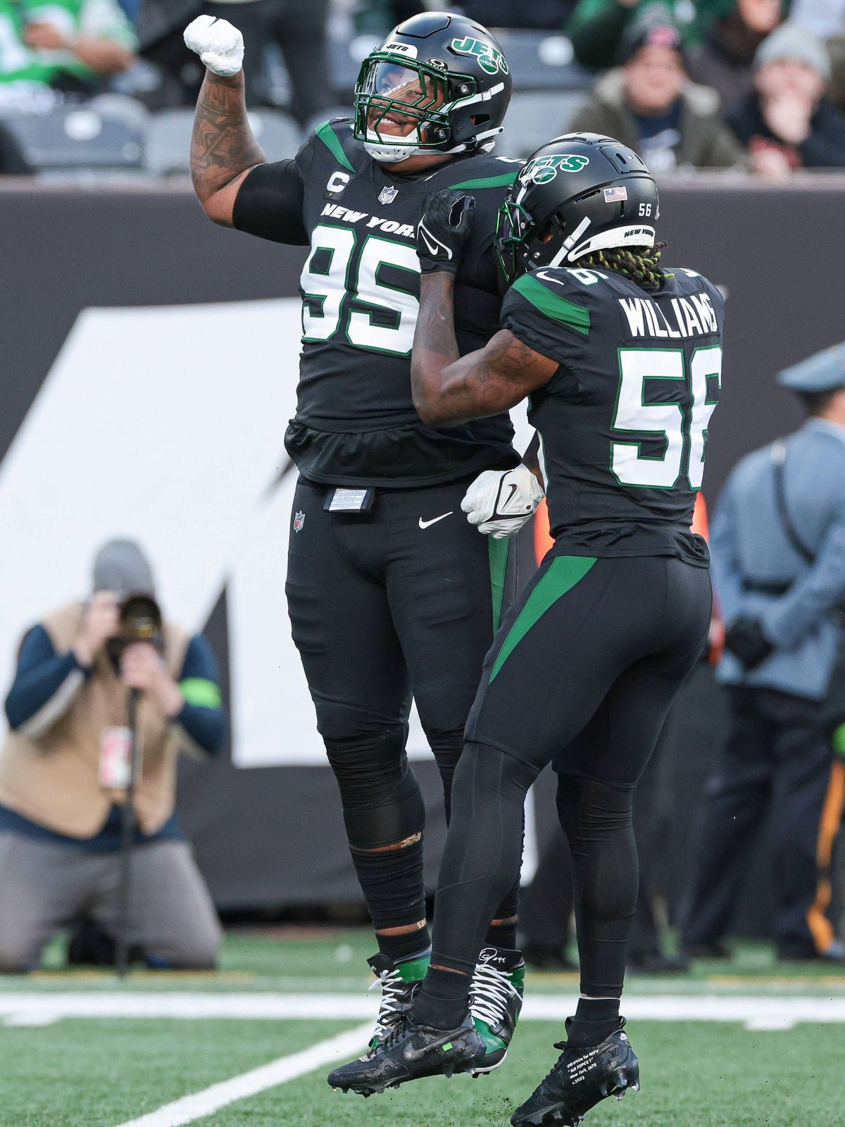 NFL, American Football Herren, USA Miami Dolphins at New York Jets Nov 24, 2023; East Rutherford, New Jersey, USA; New York Jets defensive tackle Quinnen Williams (95) celebrates a defensive stop w...