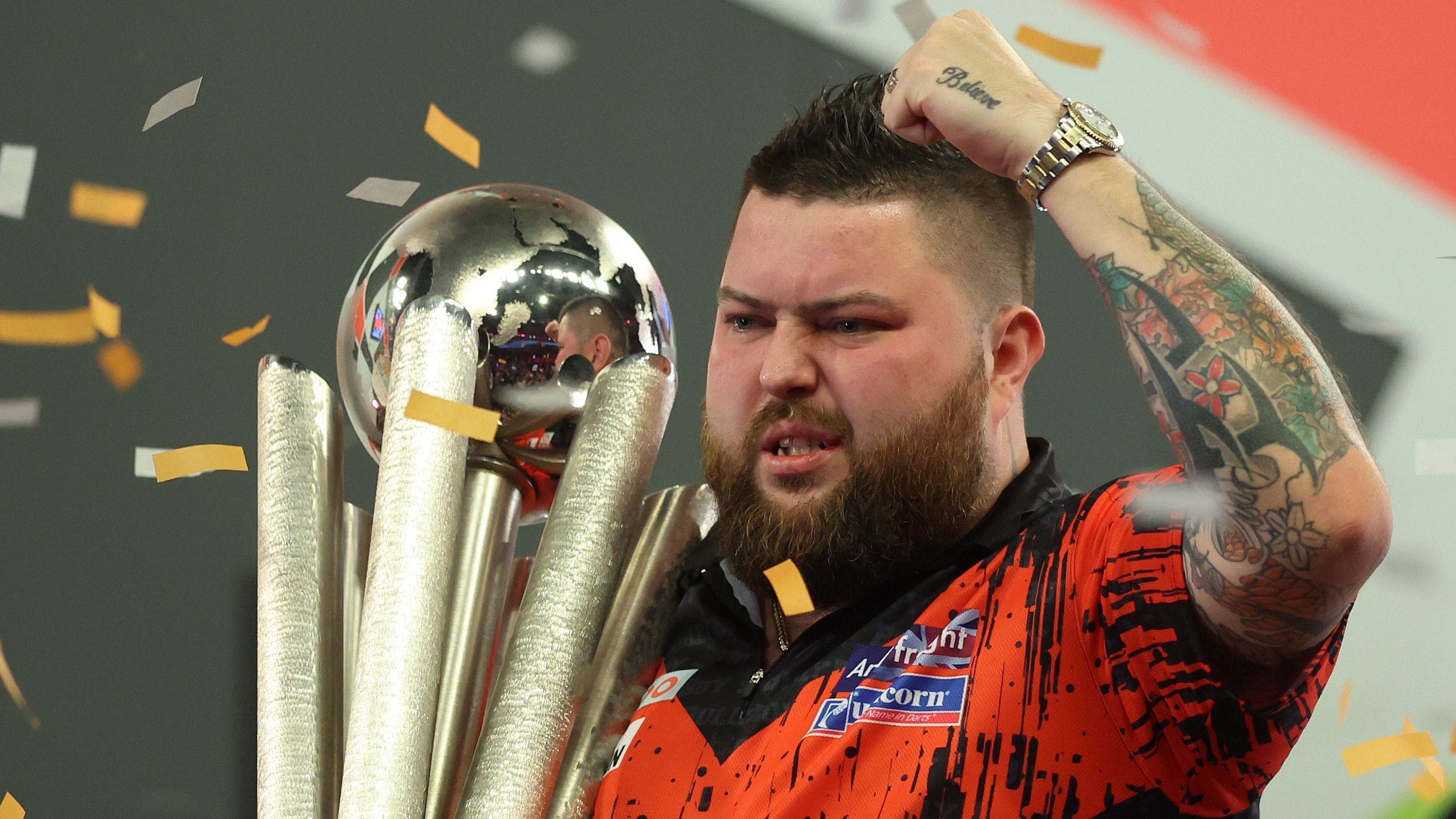 <strong>3. Januar 2023: Michael Smith (Finale vs. Michael van Gerwen)</strong><br>Das WM-Finale 2023 zwischen Michael Smith und Michael van Gerwen sah <a href="https://www.youtube.com/watch?v=AcL6bRdbO-4">das vielleicht beste Leg der Darts-Geschichte</a>. Im dritten Leg des zweiten Satzes nagelten beide die Darts in Reihe ins Triple, van Gerwen hatte als Anwerfer den ersten Versuch und scheiterte mit dem letzten Dart am Neun-Darter. Smith machte es besser, warf den Neuner und krönte sich später erstmals zum Weltmeister.