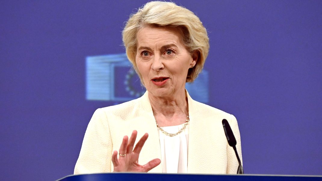 Brüssel: Ursula von der Leyen, EU-Kommissionspräsidentin, spricht bei einer Pressekonferenz. Von der Leyen stellte die Vorschläge der Kommission für das EU-Budget vor. 
