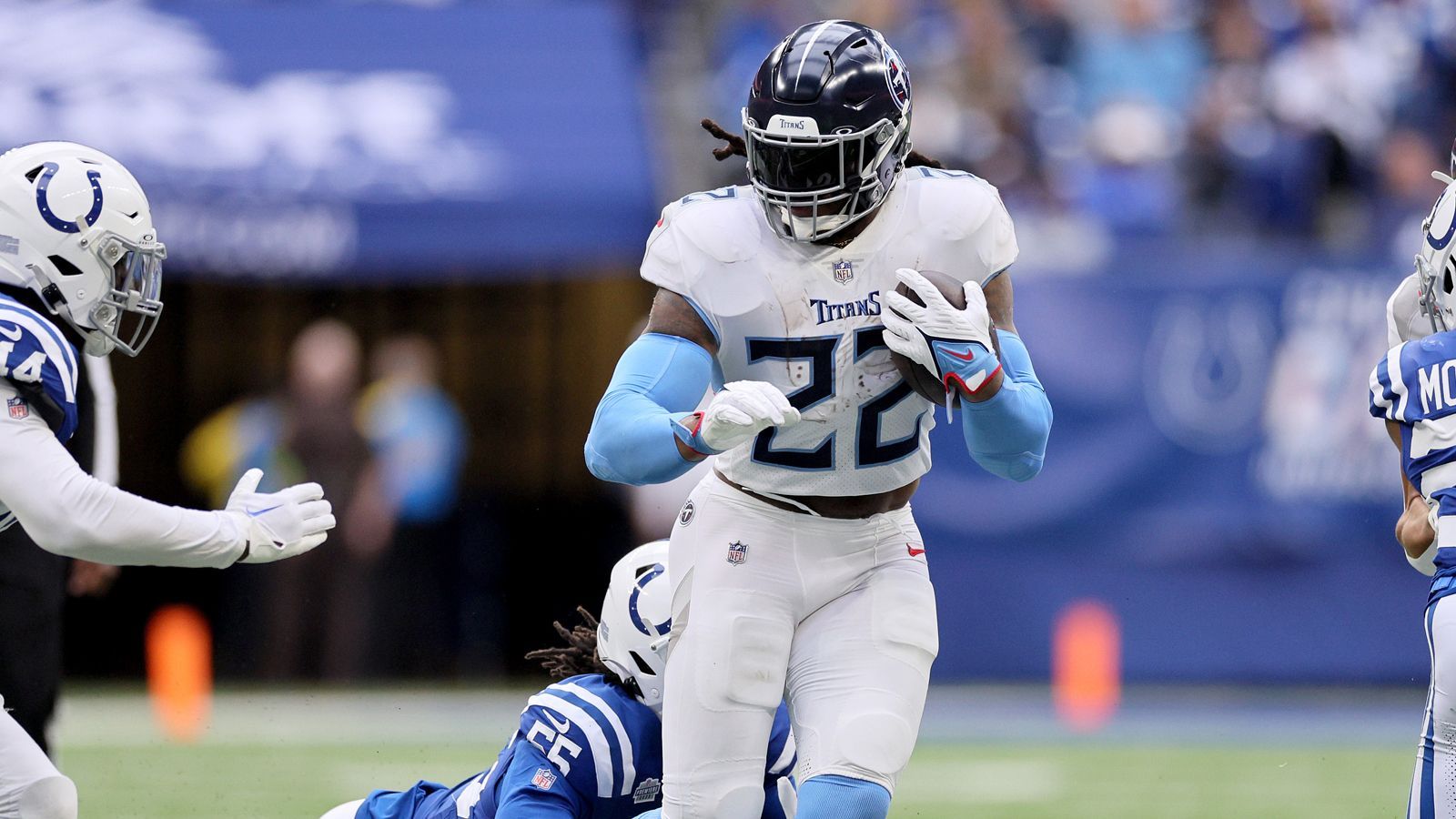 <strong>Tennessee Titans: Derrick Henry</strong><br>Man sollte nicht den Fehler machen und Running Back Henry unterschätzen. Er liefert mit 601 Rushing Yards, vier Touchdowns - darunter ein Monster-Lauf über 63 Yards - immer noch Top-Werte. Receiver DeAndre Hopkins spielt zu wechselhaft, die D-Line funktioniert als gute Unit, aber Henry ist nach wie vor der wichtigste Spieler im Roster von Head Coach Mike Vrabel.