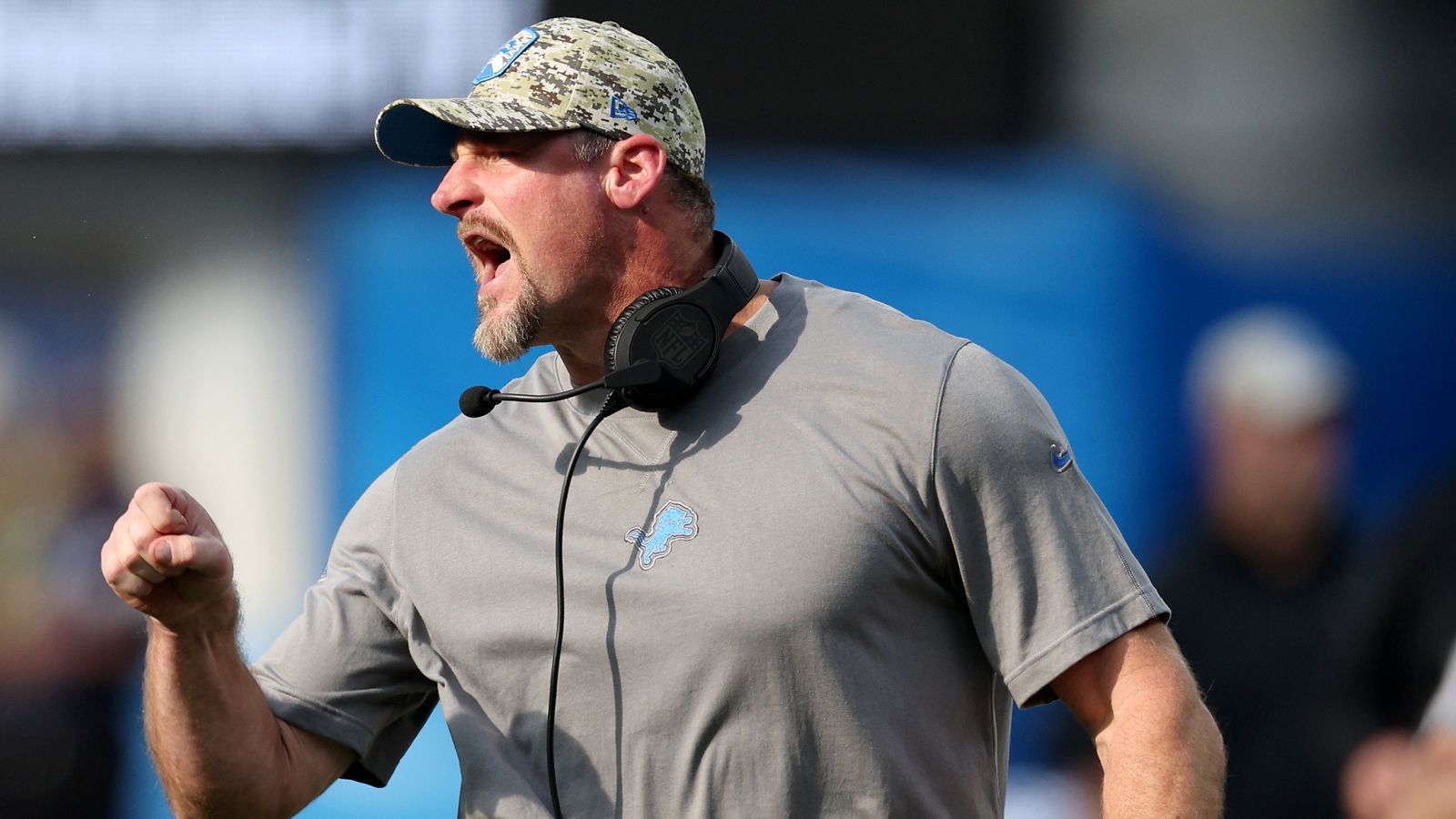 <strong>Gewinner: Dan Campbell (Detroit Lions)</strong><br>Für viele ist er - mal wieder - einer der Kandidaten zum Head Coach des Jahres. Die Lions stehen derzeit bei 7-2, alles scheint möglich. Campbell trifft im Play-Calling oft riskante, aber auch mutige Entscheidungen, die häufig funktionieren. Gegen die Chargers ließ er fünf Mal den vierten Versuch ausspielen - vier Mal erfolgreich.