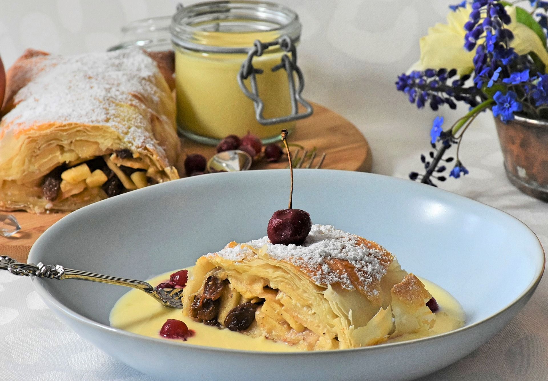 Rezept: Apfelstrudel mit Blätterteig und Quark | SAT.1