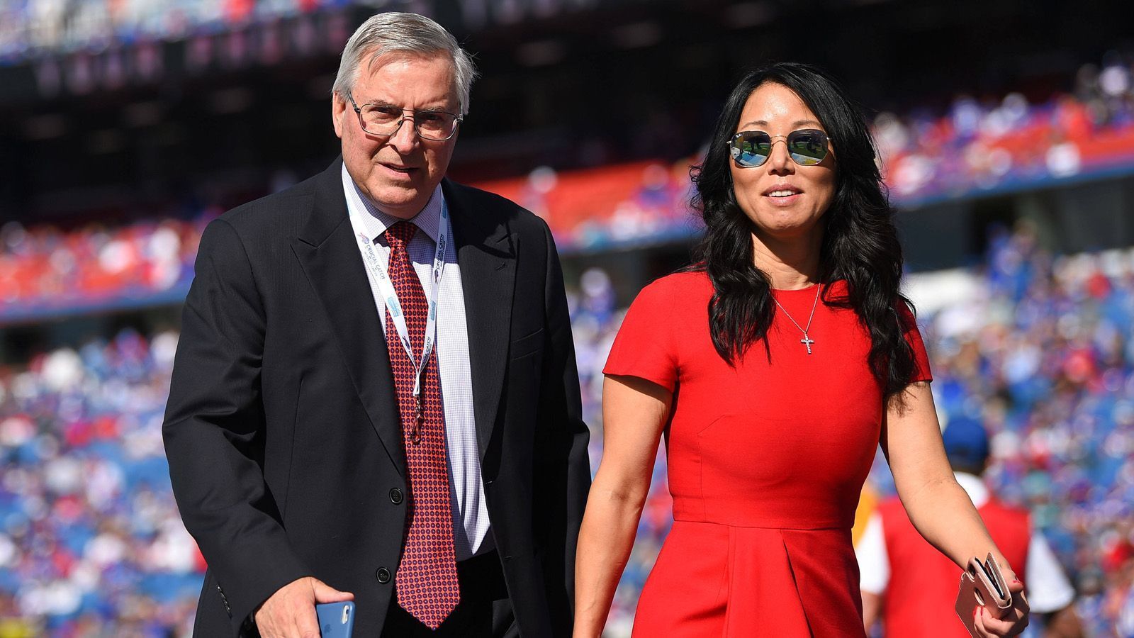 <strong>Platz 16: Terry und Kim Pegula - Buffalo Bills</strong><br>
                • Reinvermögen: 6,8 Milliarden US-Dollar (unverändert, -2 Plätze)